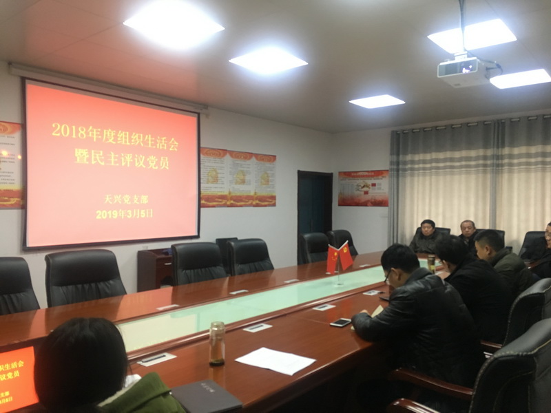 缅怀先烈 传承红色